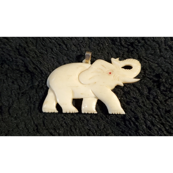 Vintage Jewelry - Elephant Pendant